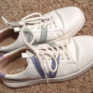Vionic Women's White Simasa Sneakers, size 9.5
